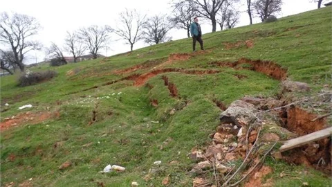 (Özel Haber) Sındırgı'da Korkutan Heyelan