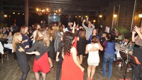 Ayvalıklı Sağlıkçılar Tıp Balosunda Buluştu