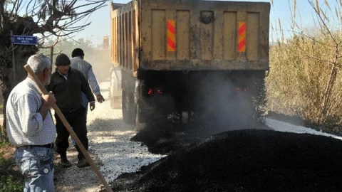 Akdeniz'de Mahalleler Asfaltlanıyor