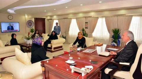 AK Parti'li Hanımlardan Başkan'a Ziyaret