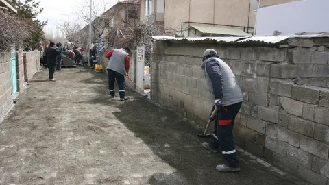İzzet Paşa Mahallesinde Yol Kaplamaları Yenileniyor