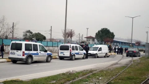 Manevra Makinesi Otomobile Çarptı