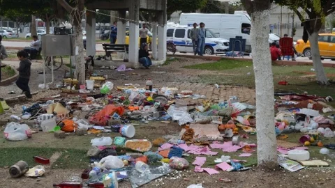 Adana'da Zabıtayla Seyyar Satıcılar Arasında Gerginlik