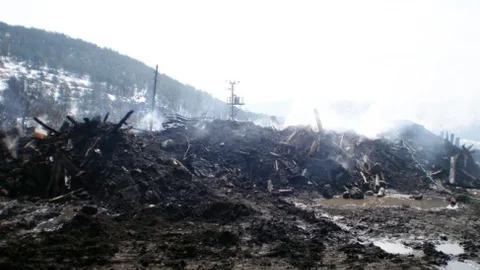 Kaymakam Gürsoy'dan Evi Yanan Ailelere Ziyaret