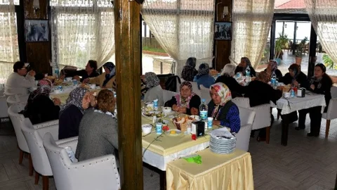 Başkan Kocamaz Yaşlılarla Yemekte Buluştu