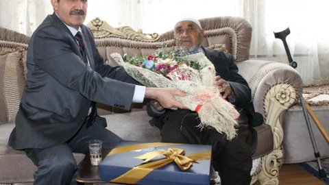 Dicle Elektrik Yaşlıları Günü'nü Unutmadı