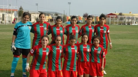 Diyarbakır Büyükşehir Belediyesi Kadın Futbol Takımı Fark Attı