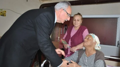 Başkan Kale İlçesindeki Yaşlıları Ziyaret Edip Gönüllerini Aldı