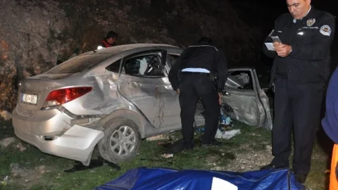 Trafik Kazasında 2 Kişi Öldü Bir Köpek Telef Oldu