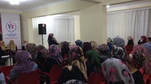 Şadiye Yılmaz'dan Kız Öğrenci Yurdu'nda Konfrens