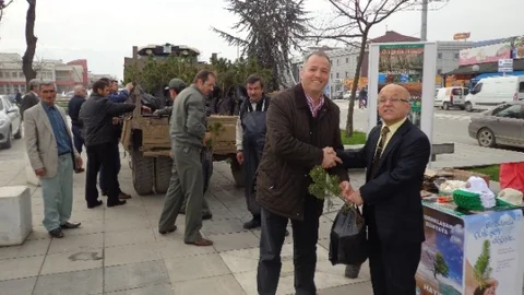 Düzce'de 3 Bin 200 Fidan Dağıtıldı