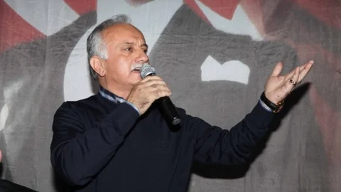 Başkan Karabağ'dan Türk Bayrağı Eleştirisi