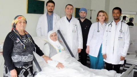 Bağırsak Tümörü Tek Kesiden Kapalı Ameliyat Yöntemiyle Alındı