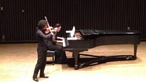 Amerika Türkülerimizi Ayakta Alkışladı