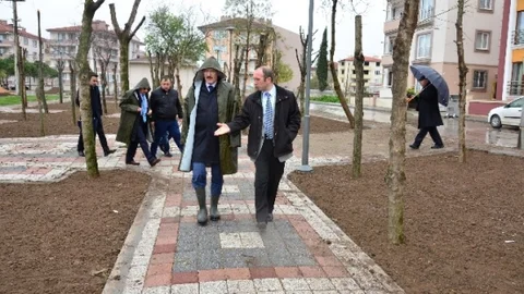 Başkan Çizmeleri Giydi Sahaya İndi