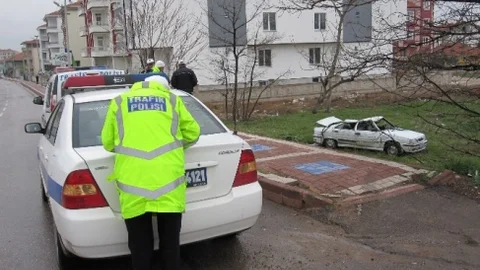 Otomobil Takla Attı 1 Yaralı