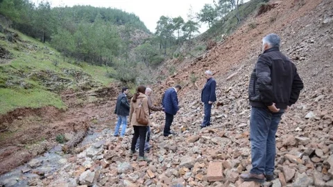 Heyelan Meydana Gelen Yolda Çalışmalar Başladı