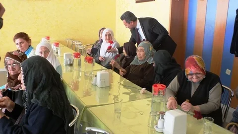 MHP'li Kalkan Yaşlıları Unutmadı