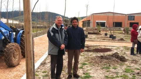 Urla Dostları Derneği Fidanları Toprakla Buluşturdu