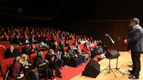 Tazeoğlu Ve Sadri Kahramanlık Şiirlerini Seslendirdi