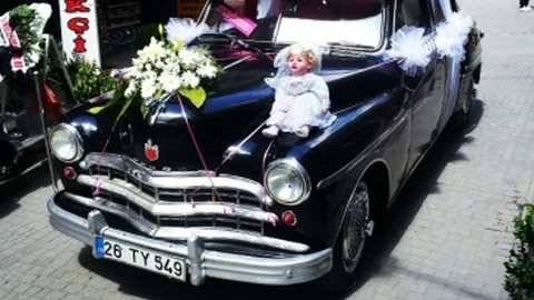 Özel Günlerin Vazgeçilmezi Antika Arabalar