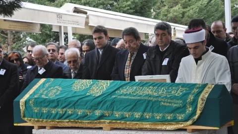 Eski Manken Ve Oyuncu Sertaç Boztepe Son Yolculuğuna Uğurlandı