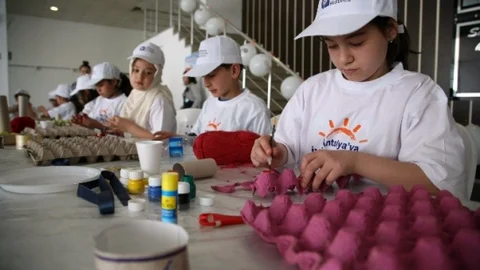 Yumurta Kartonundan Çiçek Plastik Şişeden Bebek