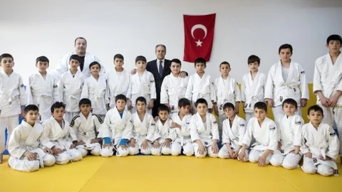 Bakan Kılıç Pursaklar Medine İmam Hatip Ortaokulu'nu Ziyaret Etti