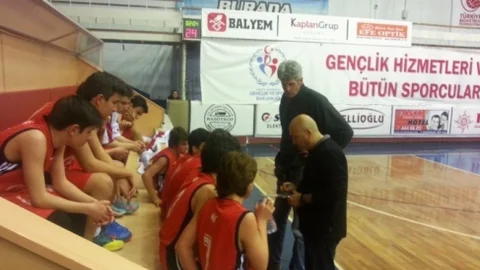 Ayvalık'ta Basketbolda Tarihi Başarı
