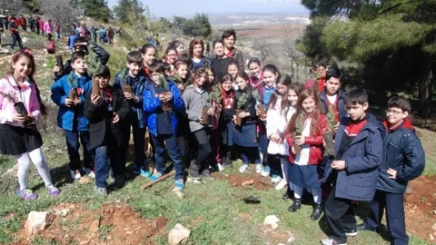 GKV'li Ve Gap Görme Engelli Minik Eller Engelleri Aştı Fidan Dikti