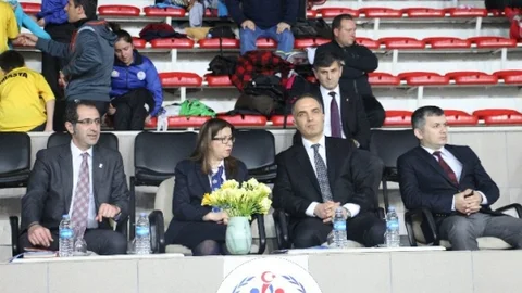 Sinop'ta Badminton Müsabakaları Başladı