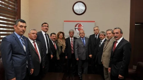 Türkiye Muhtarlar Derneği Eskişehir Şubesi'nden Vali Tuna'ya Ziyaret