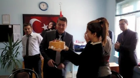 Erhan Öğretmene Okulda Doğum Günü Sürprizi