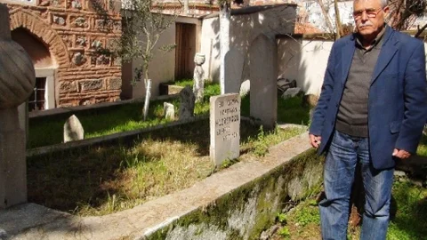 Müslüman Mezarlığında Define Aradılar