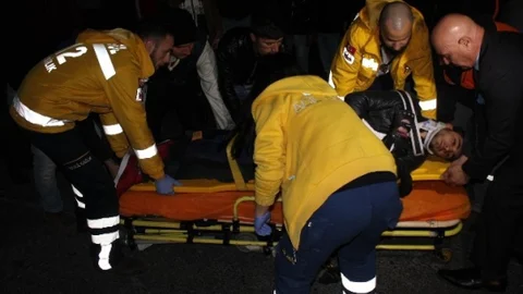 (Özel Haber) Kırmızı Işıkta Geçen Motosikletli Ölümden Döndü