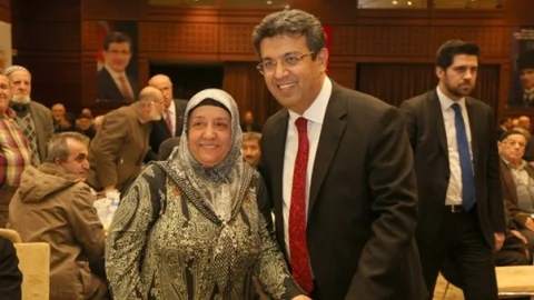 Minikler Dede Ve Nineleriyle Çiçek Ve Sebze Ekti