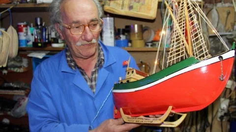 (Özel Haber) Yaptığı Maket Gemilerle Bartın'ın Tarihi Çektirme Gemilerine Hayat Veriyor