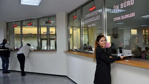 Burası Banka Değil Adana Adliyesi