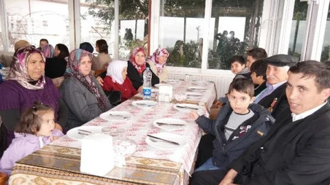 Gazi Ve Şehit Ailelerine Kahvaltı