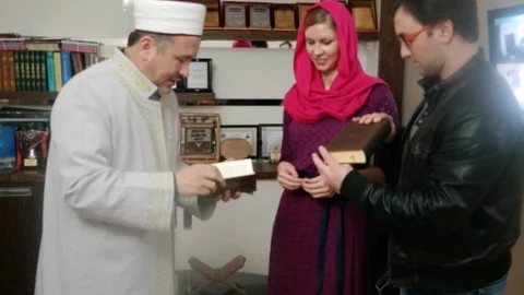 Türk Genciyle Tanışan Rus Kızı Müslüman Oldu