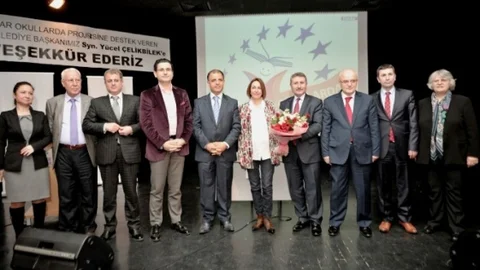 Beykoz Belediyesi'nden Okullara 100 Bin Kitap