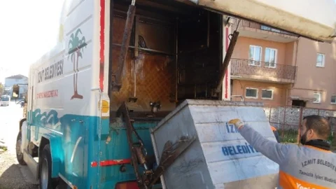 Konteynırlar Dezenfekte Ediliyor