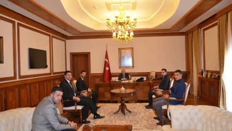 2071 Gençlik Hareketi Vali Kamçı'yı Ziyaret Etti