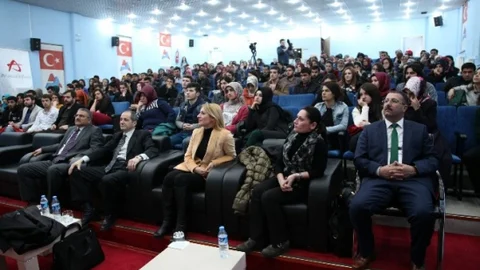 Üniversite Öğrencilerine Seminer