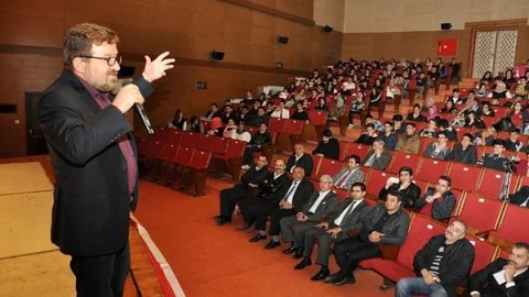 Batman'da Öğrencilere 'mevlana Yunus Ve Meleye Ceziri Üçgeninde Tasavvuf' Konferansı