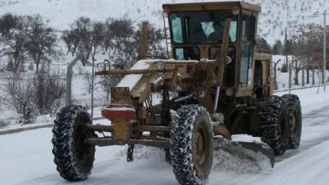 Elazığ'da Kar Yağışı 146 Köy Yolunu Kapattı