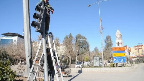 Cizre'de Sinyalizasyonlar Onarılıyor