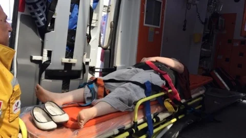 Karşıdan Karşıya Geçem Anne Ve Çocuğuna Otomobil Çarptı