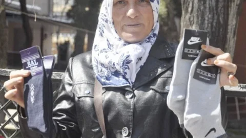 50 Yaşındaki Kadın Çorap Satarak 3 Defa Umre Ziyareti Yaptı