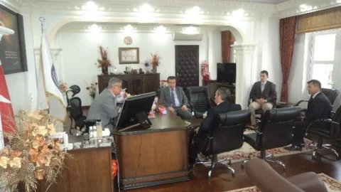 Kaymakam Pekmez'e Fidan Hediye Ettiler